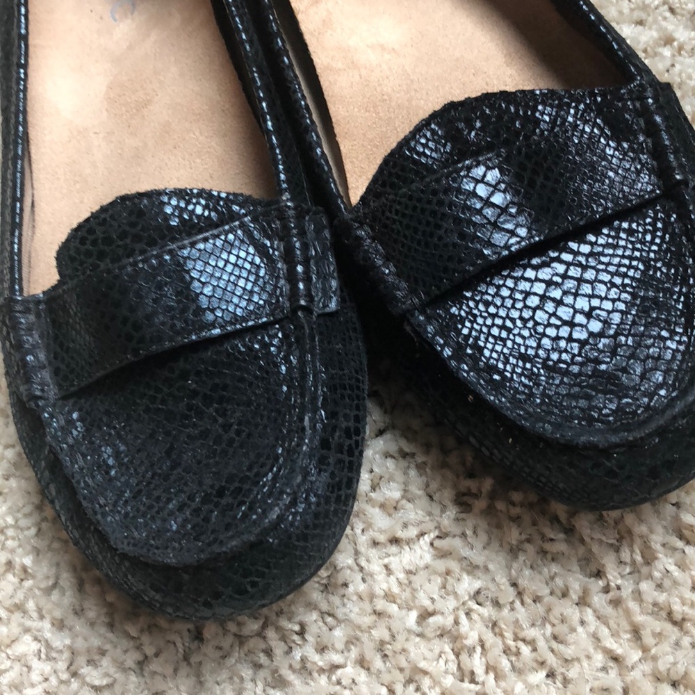 Vionic Black Flats